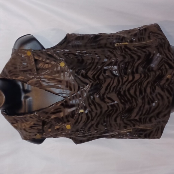 Chico's faux leather animal print zip up vest with pockets.  Size 8/10 - Picture 1 of 6